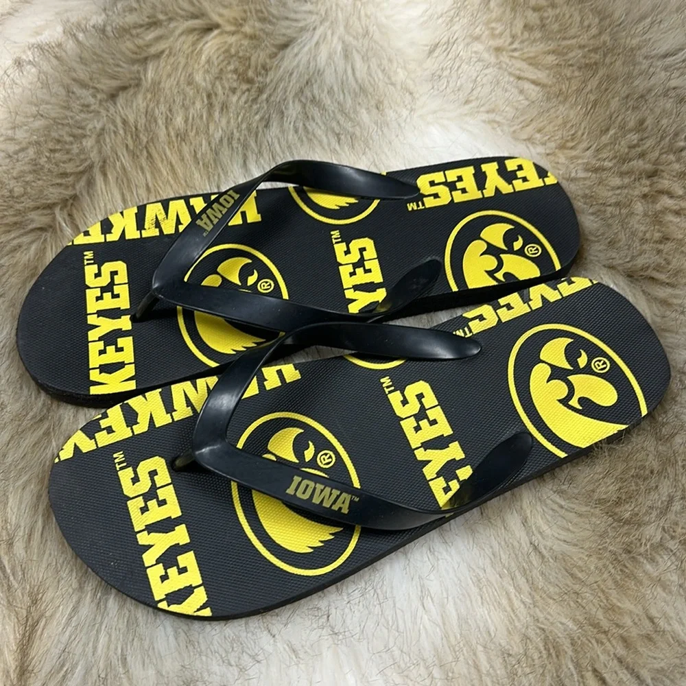 Iowa Hawkeyes Men’s Flip Flop Sandals Black Gold Size 11